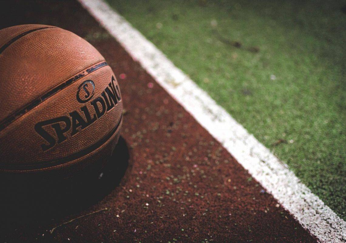 Koszykówka – od ćwiczeń i zabaw do modyfikowanych gier szkolnych