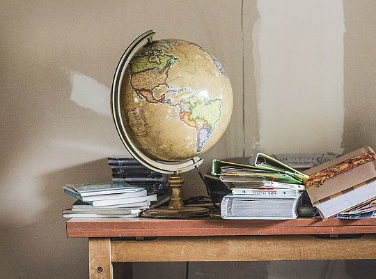 Що говорять документи про вимоги до претендента на посаду вчителя?