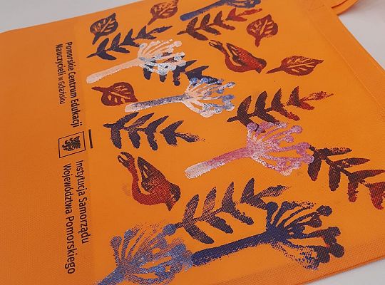 Zdobienie tkanin  metodą stemplową fot. S.K.-M.