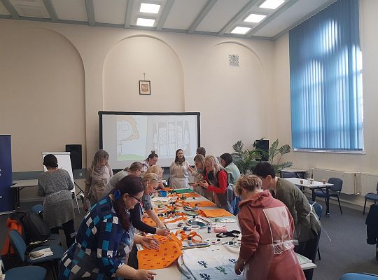 Zdobienie tkanin metodą stemplową fot. S.K.-M.