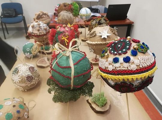 Bombki na baczność