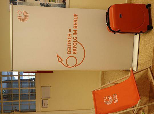 Przed wejściem na aulę - Odlatujemy!