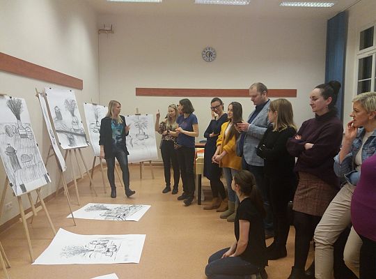 Kreatywne szkice węglem z elementami nauki rysunku sztalugowego