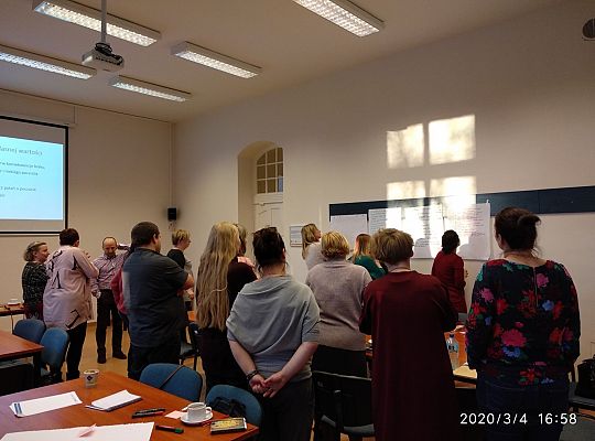 Nawiązanie partnerskich relacji z uczniami z poszanowaniem integralności nauczyciela i ucznia wg Jespera Julla