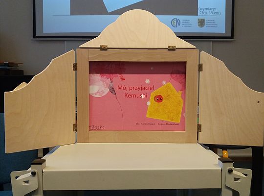 Kamishibai – teatr ilustracji – magia zamknięta w drewnianym pudełku