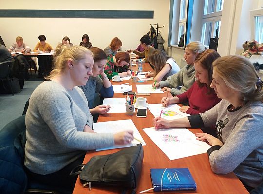 Kamishibai – teatr ilustracji – magia zamknięta w drewnianym pudełku