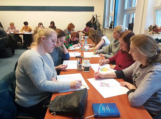 Kamishibai – teatr ilustracji – magia zamknięta w drewnianym pudełku