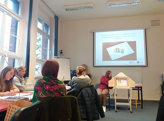 Kamishibai – teatr ilustracji – magia zamknięta w drewnianym pudełku