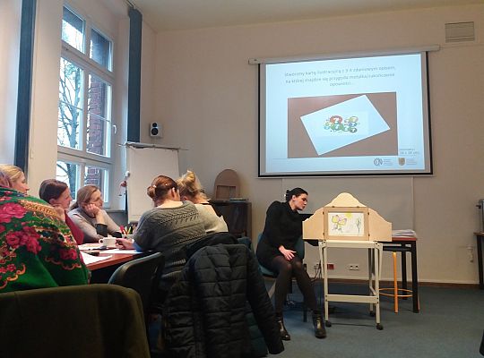 Kamishibai – teatr ilustracji – magia zamknięta w drewnianym pudełku